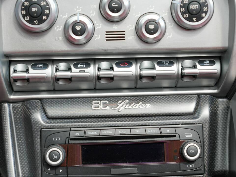 Image 28/50 of Alfa Romeo 8C Spider (2010)