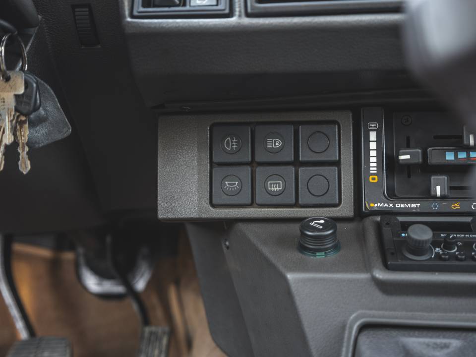 Bild 30/37 von Land Rover 170 V  Cabriolet B (1990)