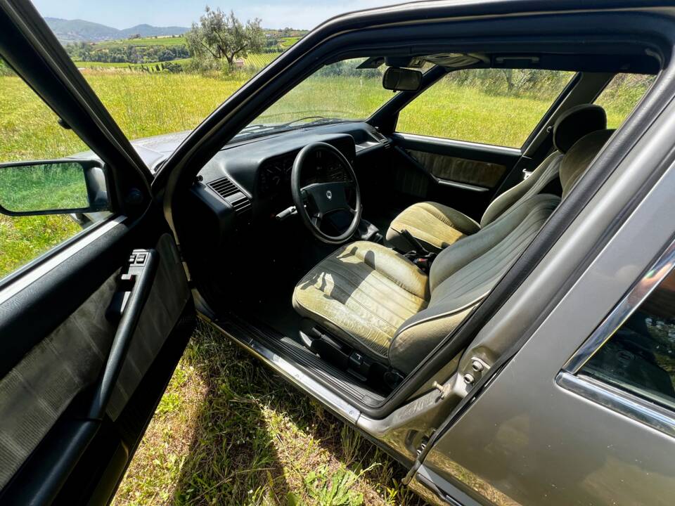 Afbeelding 71/81 van Lancia Thema I.E. (1986)