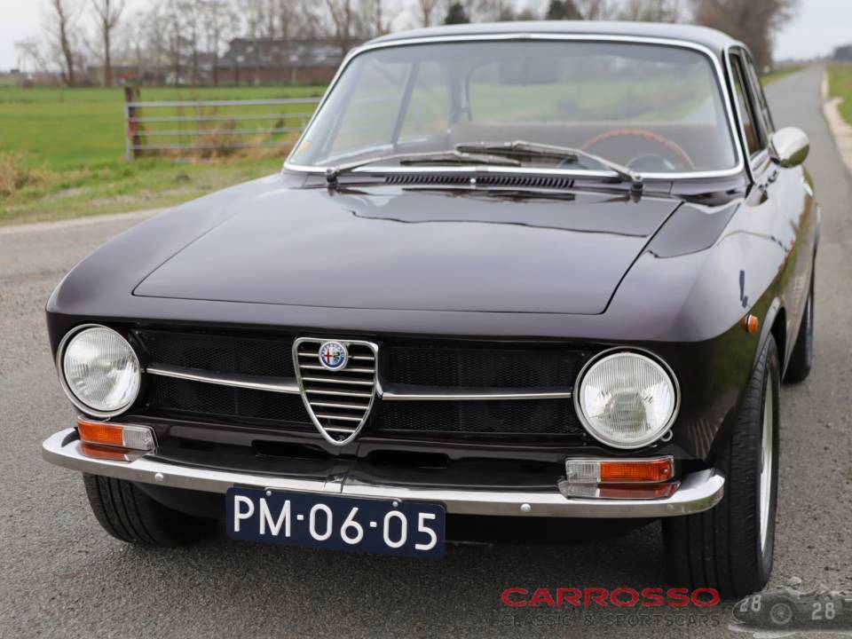 Immagine 31/40 di Alfa Romeo Giulia 1300 GT Junior (1972)