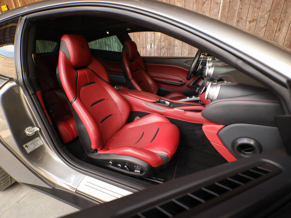 Immagine 22/61 di Ferrari GTC4Lusso (2017)