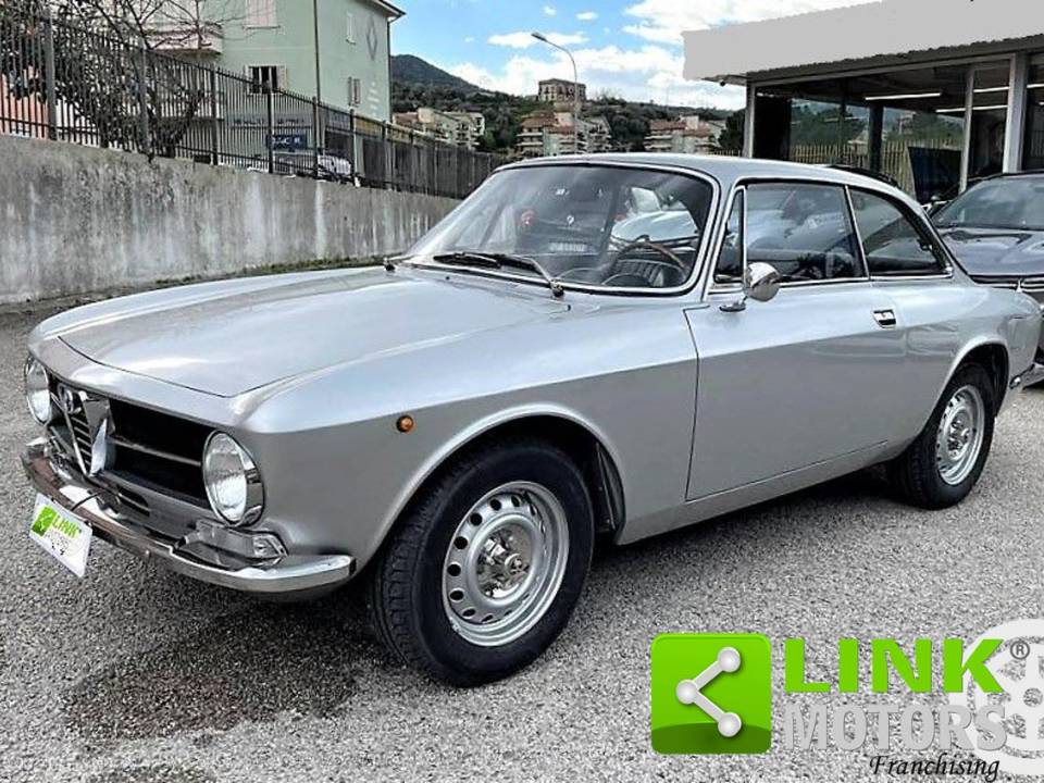 Image 1/10 of Alfa Romeo Giulia GT 1300 Junior (1971)