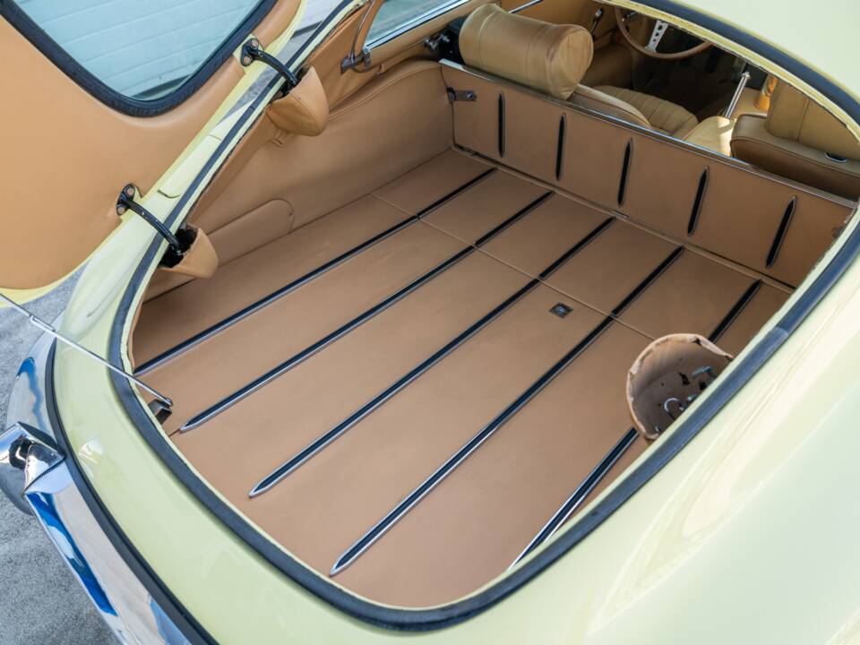 Image 76/78 de Jaguar E-Type (1969)