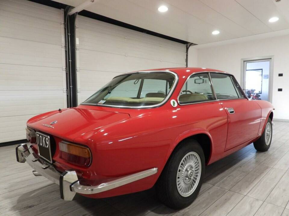 Image 4/14 of Alfa Romeo 2000 GT Veloce (1974)
