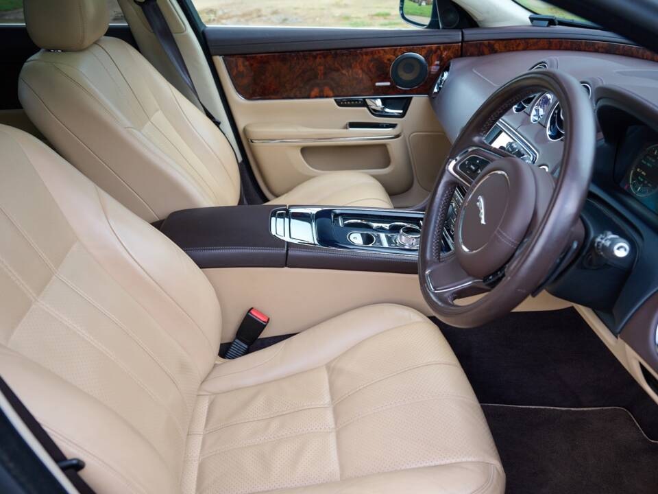 Image 4/50 of Jaguar XJ 5.0 (2010)