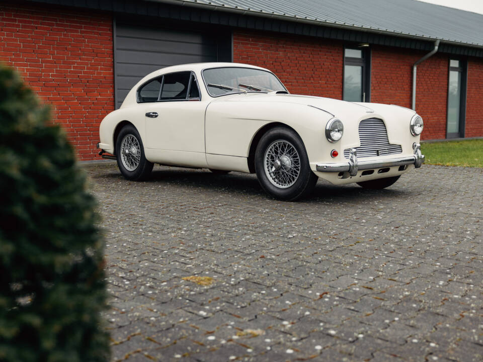 Image 10/53 of Aston Martin DB 2&#x2F;4 Mk I (1955)