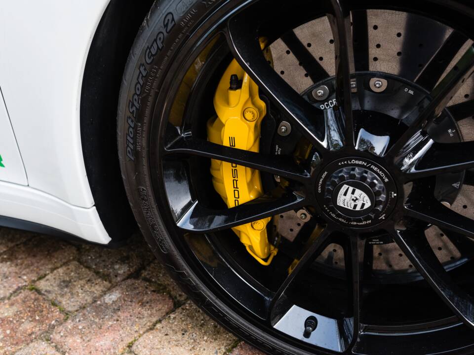 Image 37/42 of Porsche 911 R (2016)