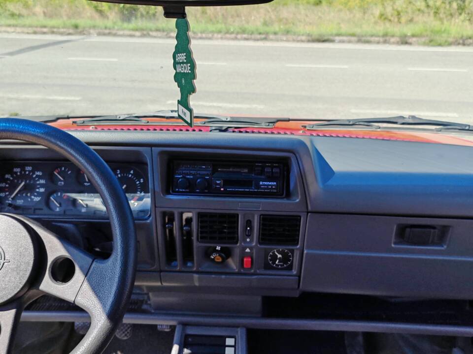 Bild 25/36 von Opel Corsa 1.6 GSi (1989)