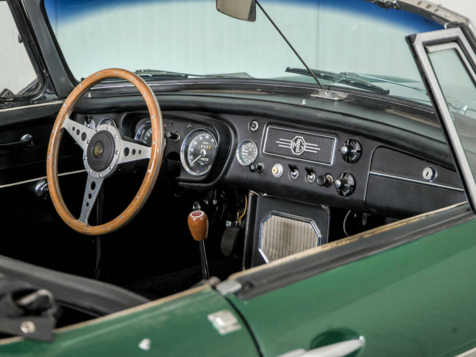 Immagine 36/50 di MG MGB (1965)