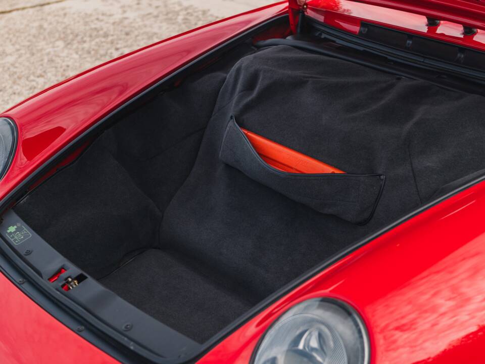 Imagen 31/37 de Porsche 911 Carrera (1995)
