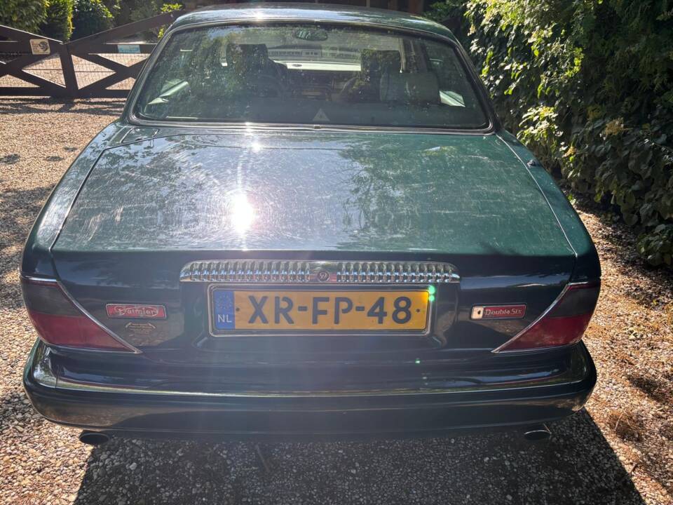 Image 2/10 of Daimler Double Six (1997)