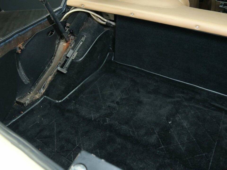 Image 38/50 of Jensen Interceptor  MK III (1974)
