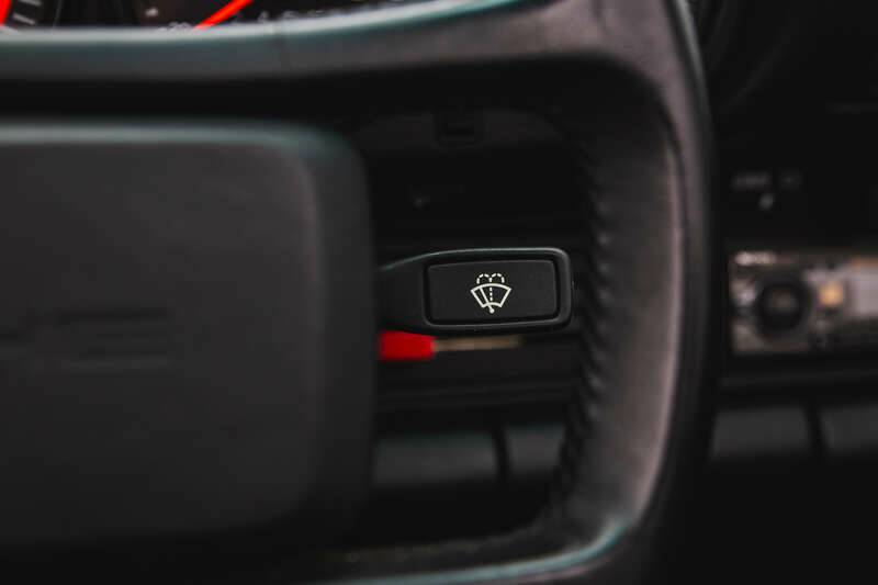 Image 25/50 de Porsche 911 Carrera 3.2 (1989)