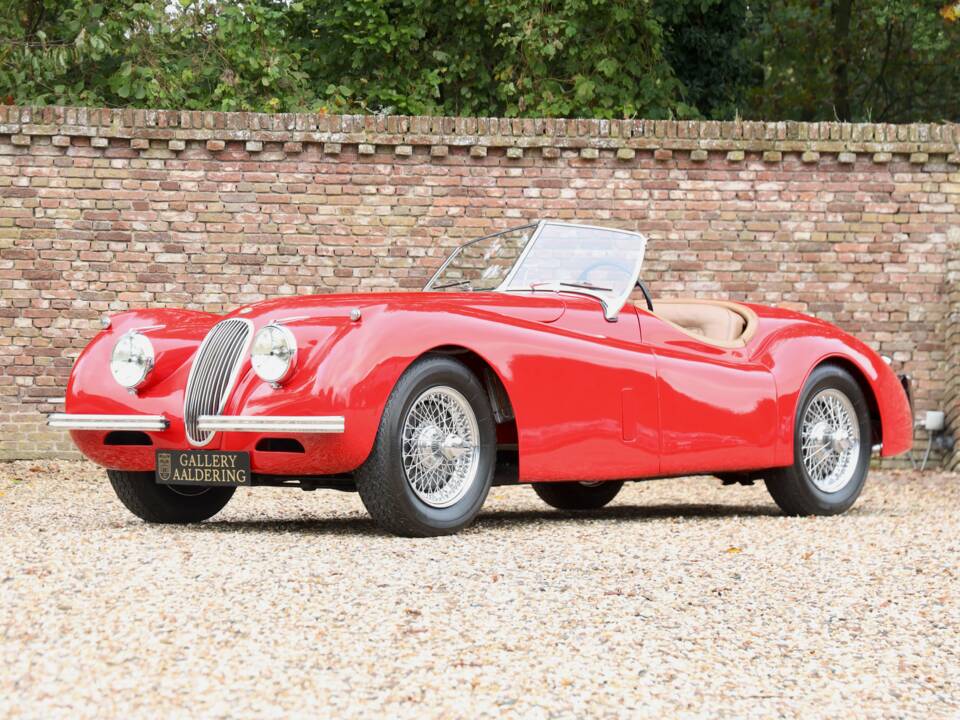Image 26/50 of Jaguar XK 120 SE OTS (1954)