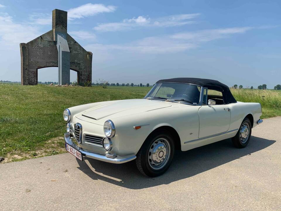 Bild 4/6 von Alfa Romeo 2600 Spider (1963)