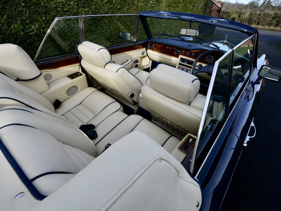 Image 34/50 of Rolls-Royce Corniche III (1990)