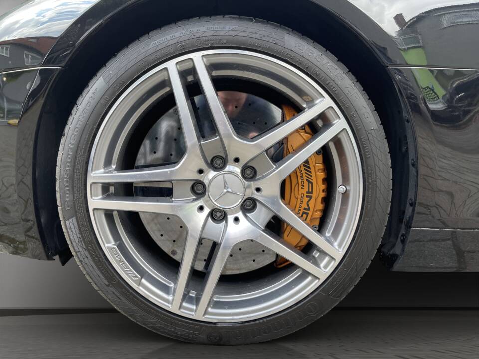 Image 15/16 of Mercedes-Benz SLS AMG (2011)