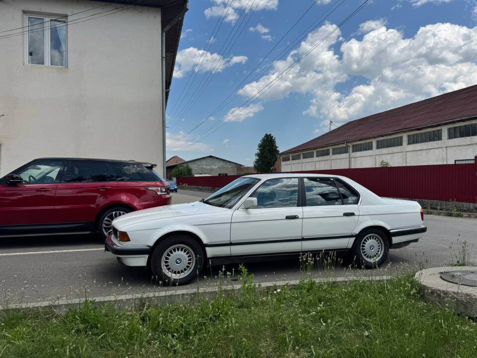 Image 2/37 of BMW 735i (1991)