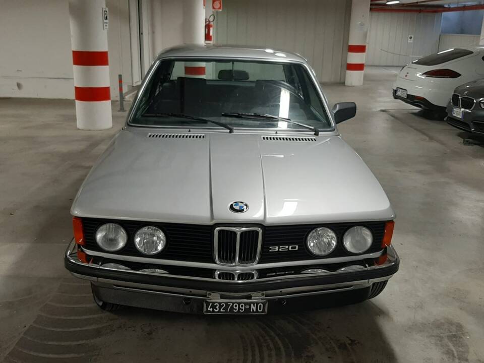 Image 1/22 of BMW 320/6 (1981)