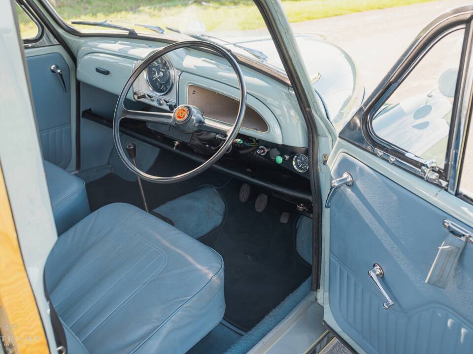 Immagine 13/17 di Morris Minor 1000 Traveller (1968)
