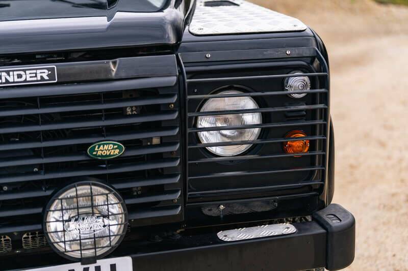 Immagine 22/50 di Land Rover Defender 90 Td5 (2002)