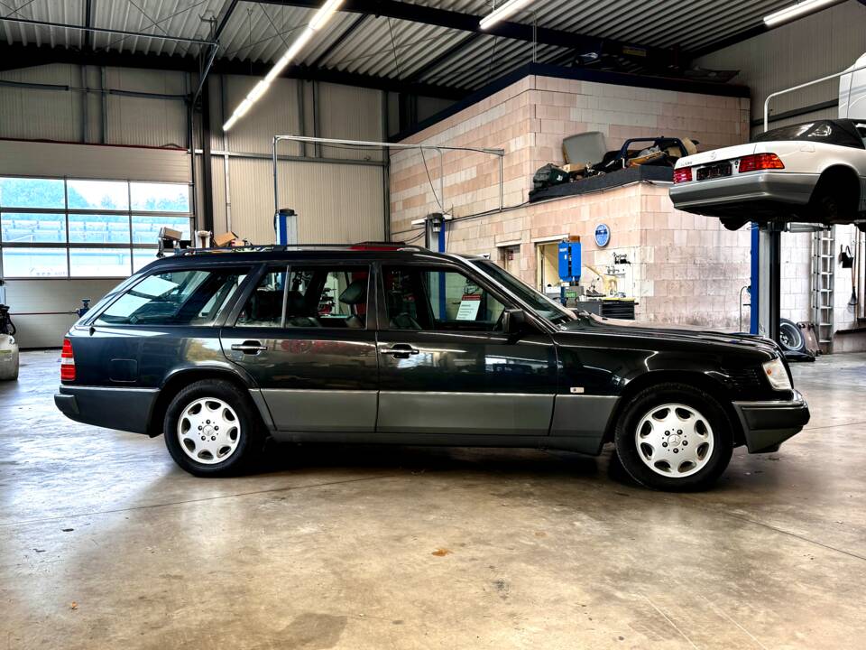 Bild 5/54 von Mercedes-Benz 300 TD Turbo (1993)