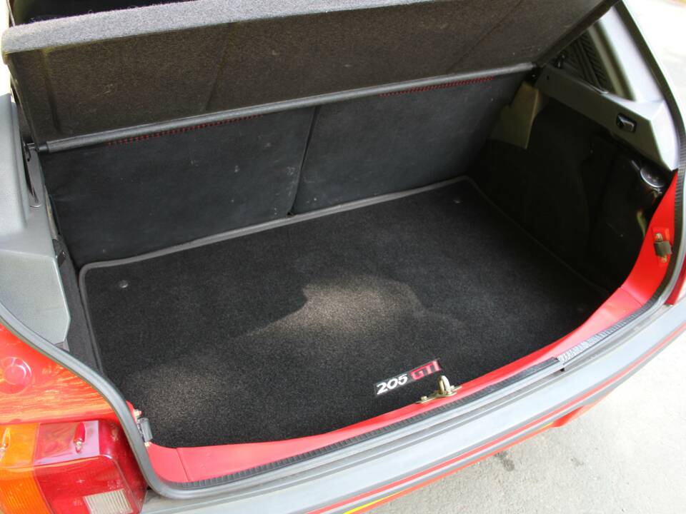 Imagen 15/17 de Peugeot 205 GTi 1.6 (1989)