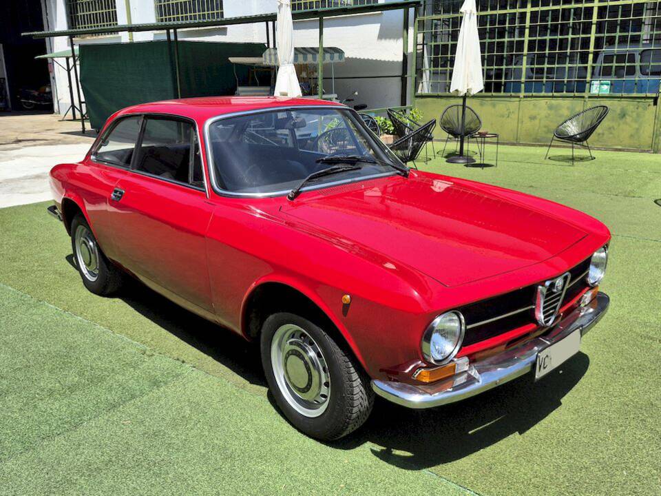 Afbeelding 21/63 van Alfa Romeo Giulia GT 1300 Junior (1971)