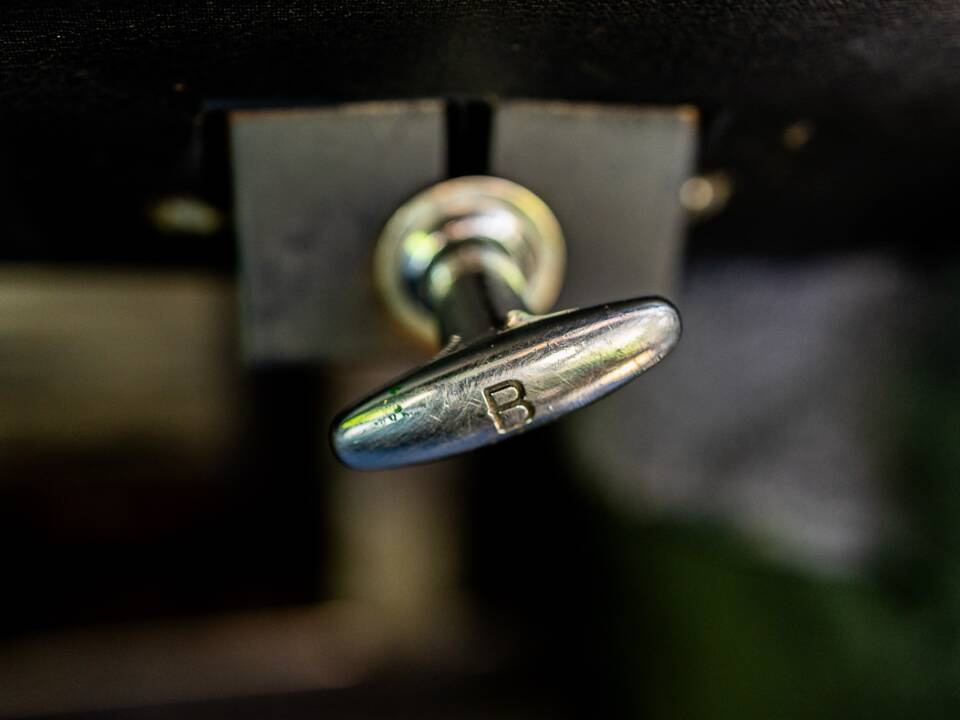 Image 39/62 of Aston Martin DB 6 (1967)