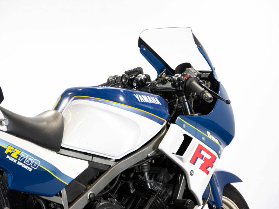 Bild 21/50 von Yamaha FZ 750 (1986)
