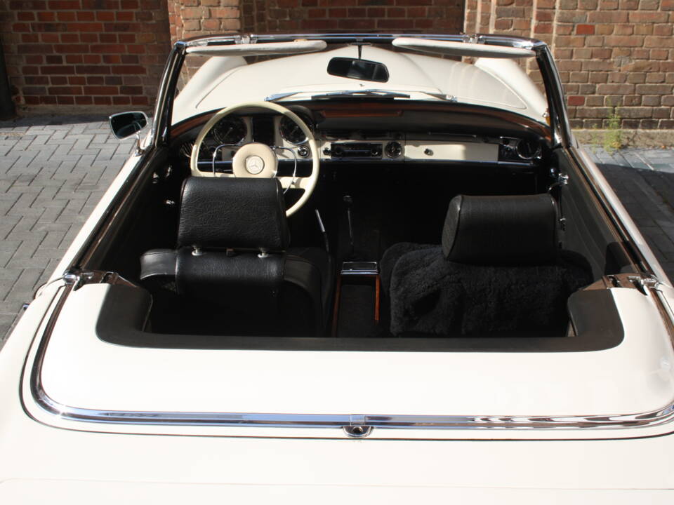 Image 10/18 of Mercedes-Benz 230 SL (1966)