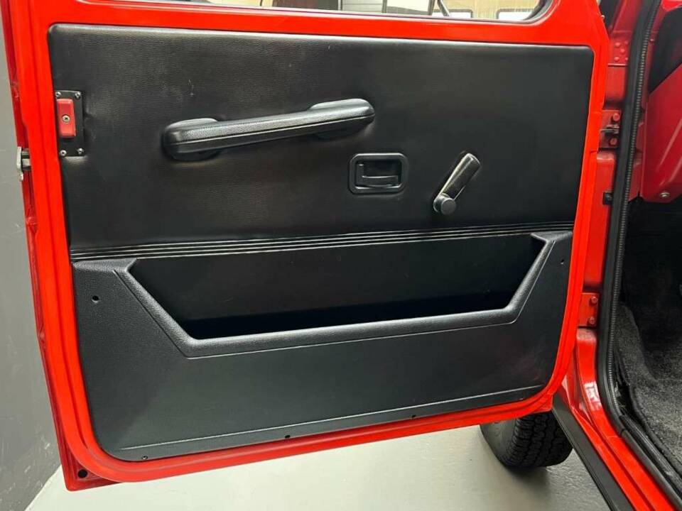 Image 5/50 de Mercedes-Benz 230 CE (1981)