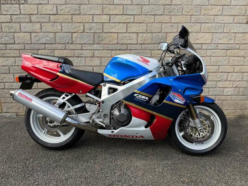 Image 1/41 de Honda CBR 900RR Fireblade (1993)