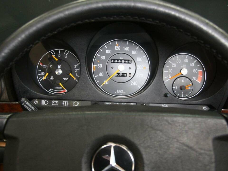 Image 14/50 de Mercedes-Benz 420 SL (1987)
