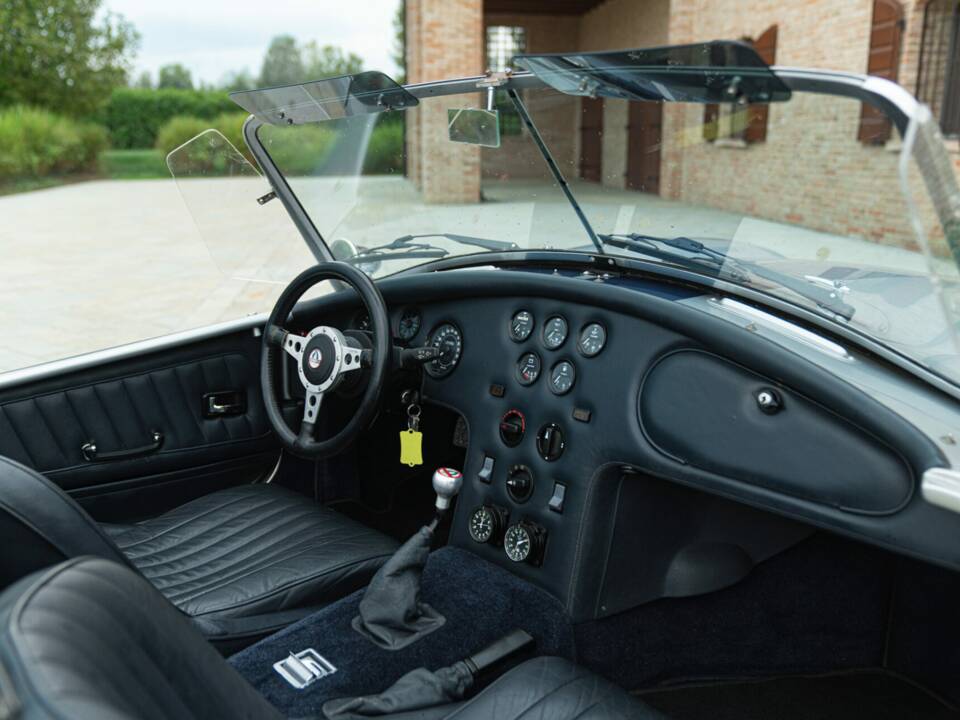 Image 30/50 of AC Cobra Mk IV (1987)