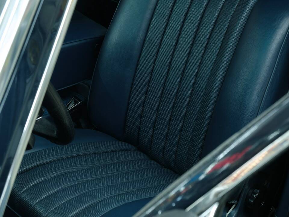 Image 27/50 de Mercedes-Benz 450 SE (1973)