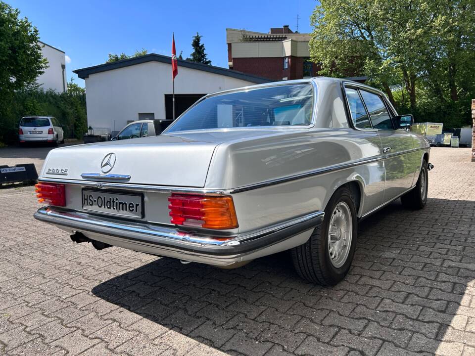 Image 47/61 of Mercedes-Benz 280 CE (1974)