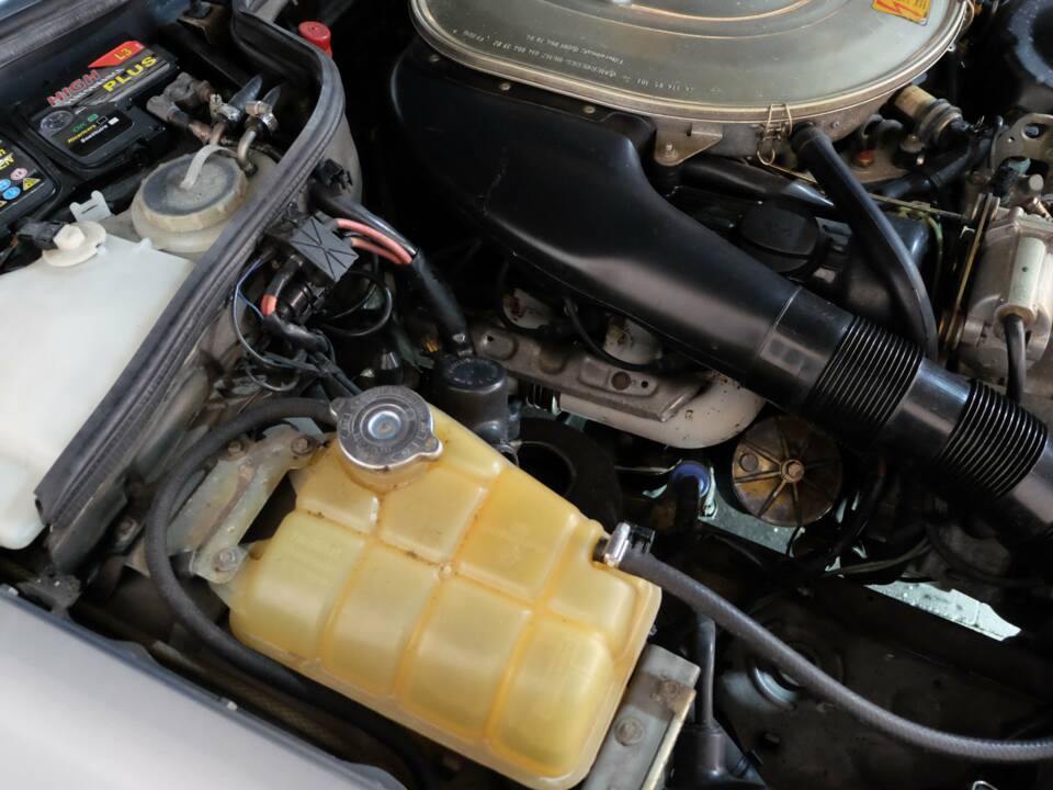Image 28/34 of Mercedes-Benz 500 SEC (1991)