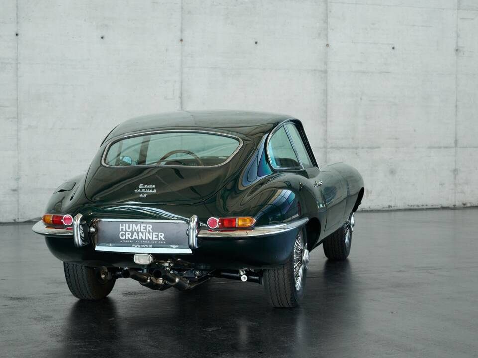 Image 34/50 de Jaguar E-Type (1970)