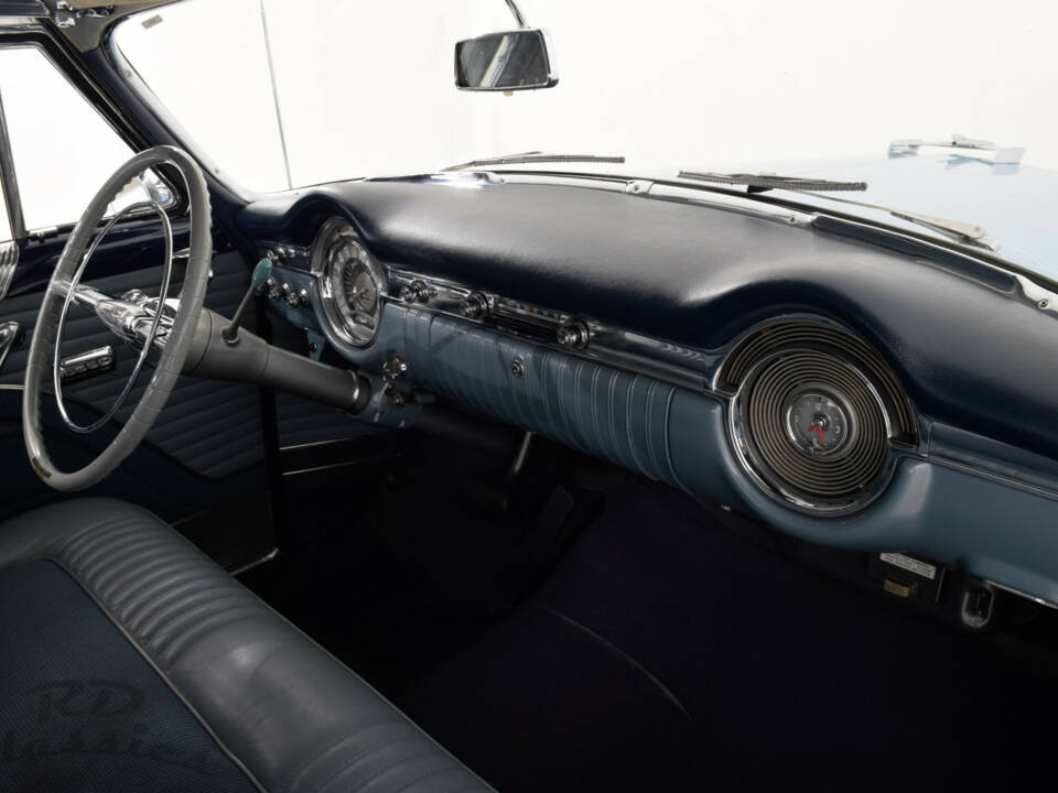 Image 35/48 of Oldsmobile 98 Coupe (1953)