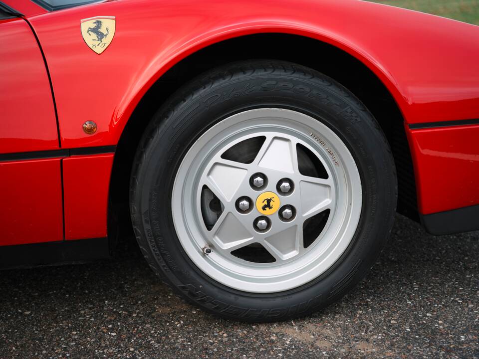 Afbeelding 27/41 van Ferrari 328 GTS (1989)