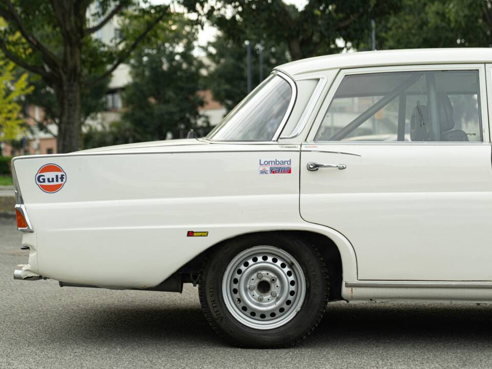 Imagen 17/50 de Mercedes-Benz 220 S (1967)