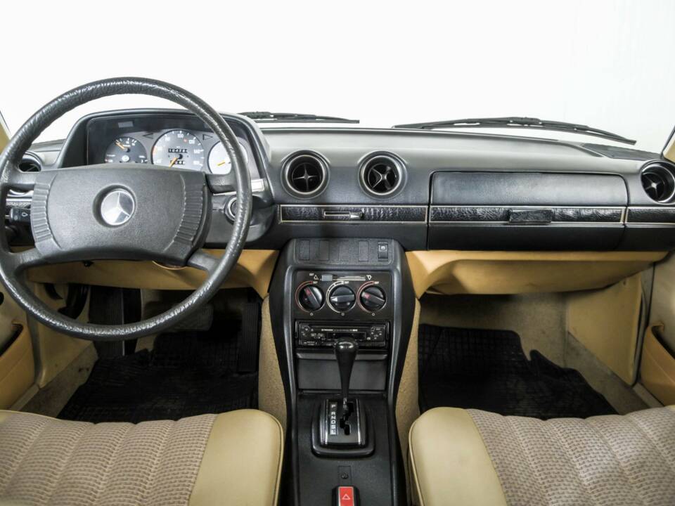 Afbeelding 7/50 van Mercedes-Benz 300 D (1978)