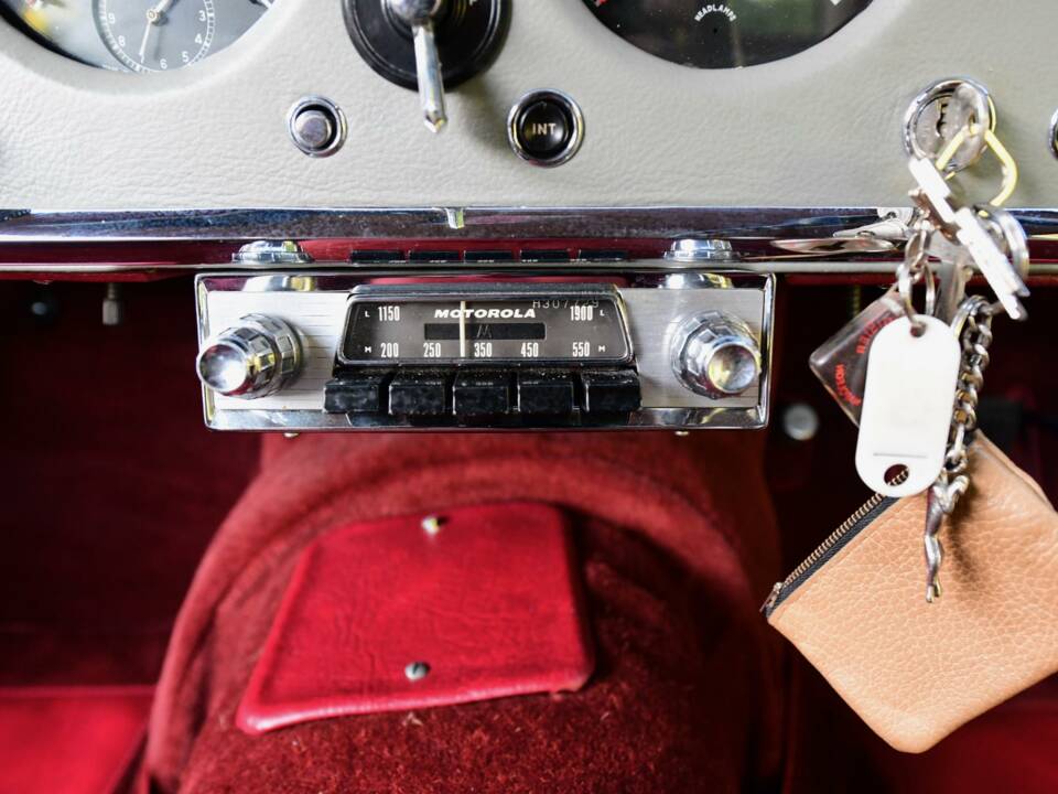 Image 37/50 of Jaguar XK 150 FHC (1959)