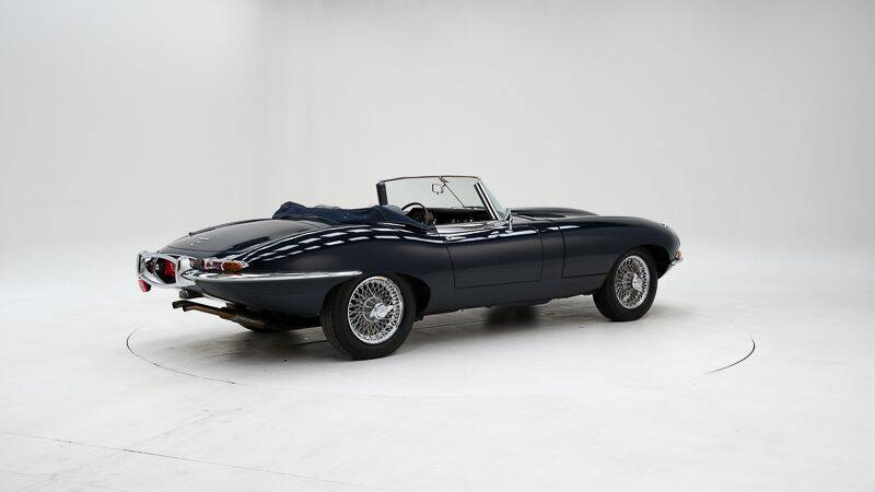 Image 2/15 de Jaguar Type E 4.2 (1966)