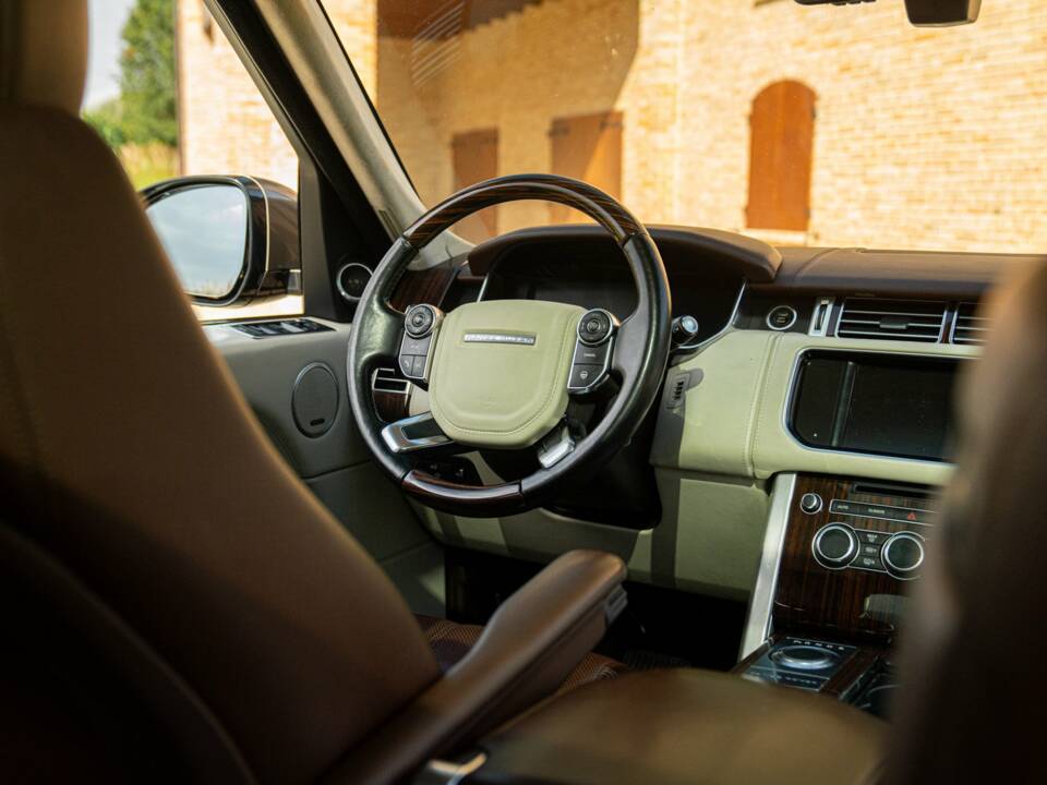 Image 40/50 of Land Rover Range Rover Autobiography SDV8 (2013)