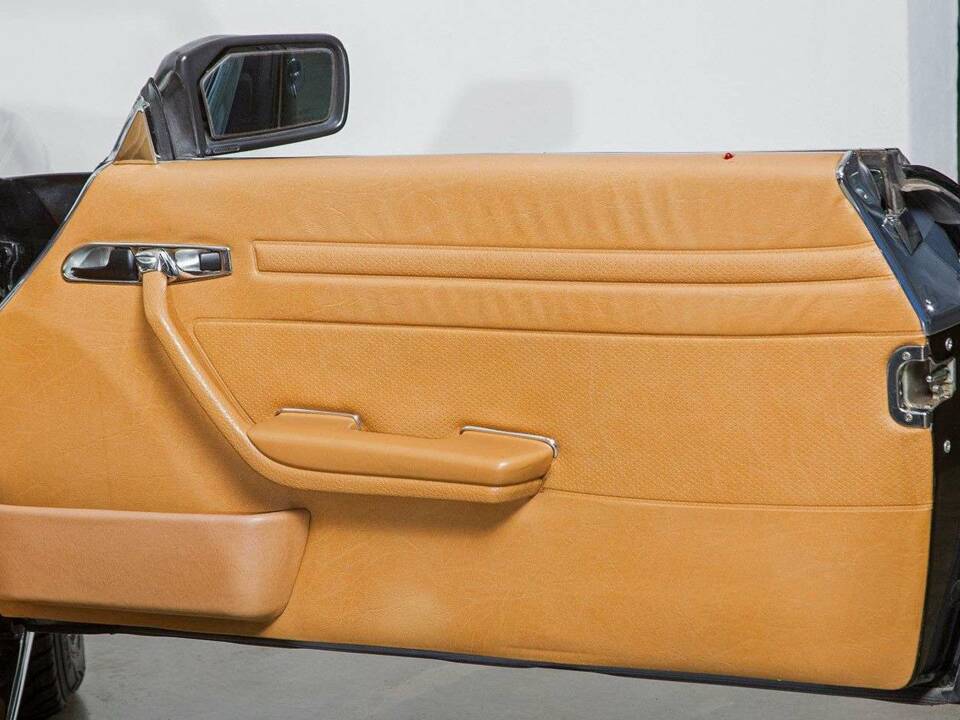 Image 15/20 of Mercedes-Benz 560 SL (1987)