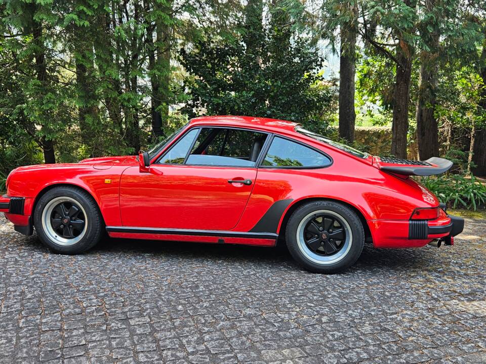 Immagine 27/37 di Porsche 911 Carrera 3.2 (1985)