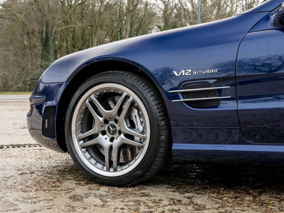 Image 16/42 of Mercedes-Benz SL 65 AMG (2006)
