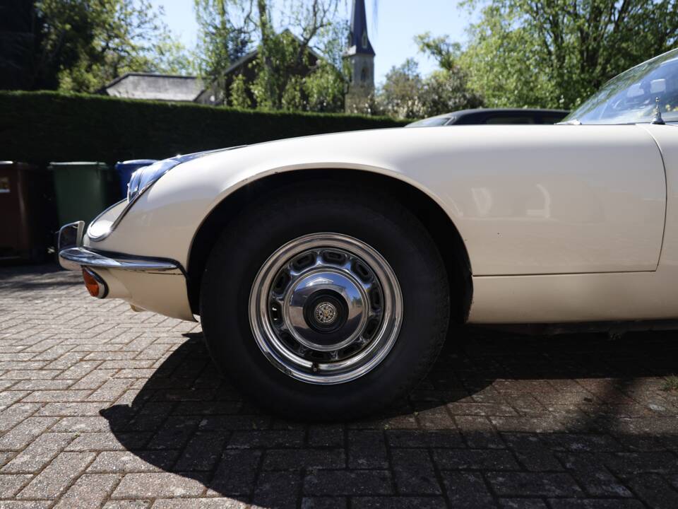 Image 15/50 de Jaguar Type E V12 (1972)